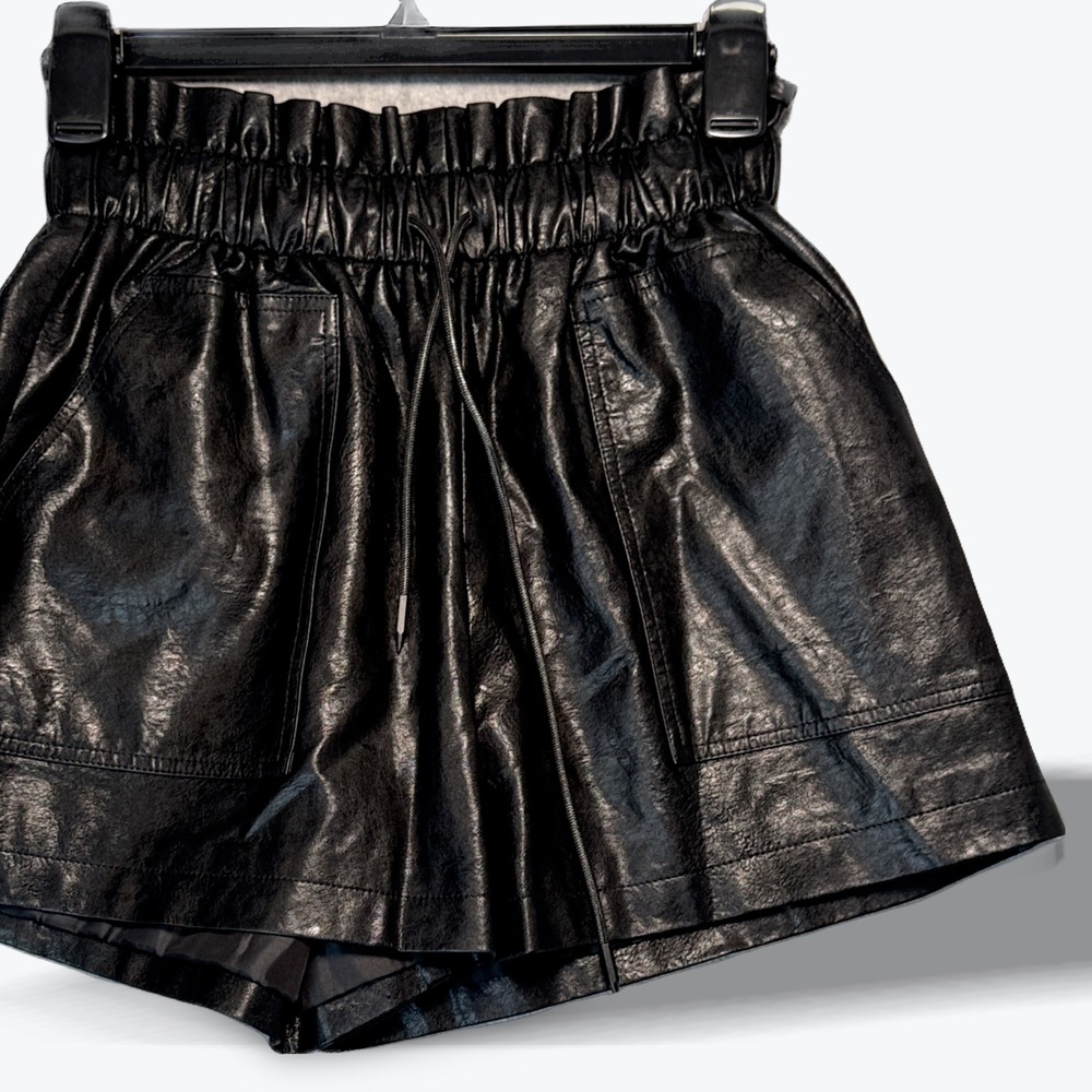 SCHHZPJ Womens Black Faux Leather‎ Paperbag Waist Shorts High Rise Small NEW